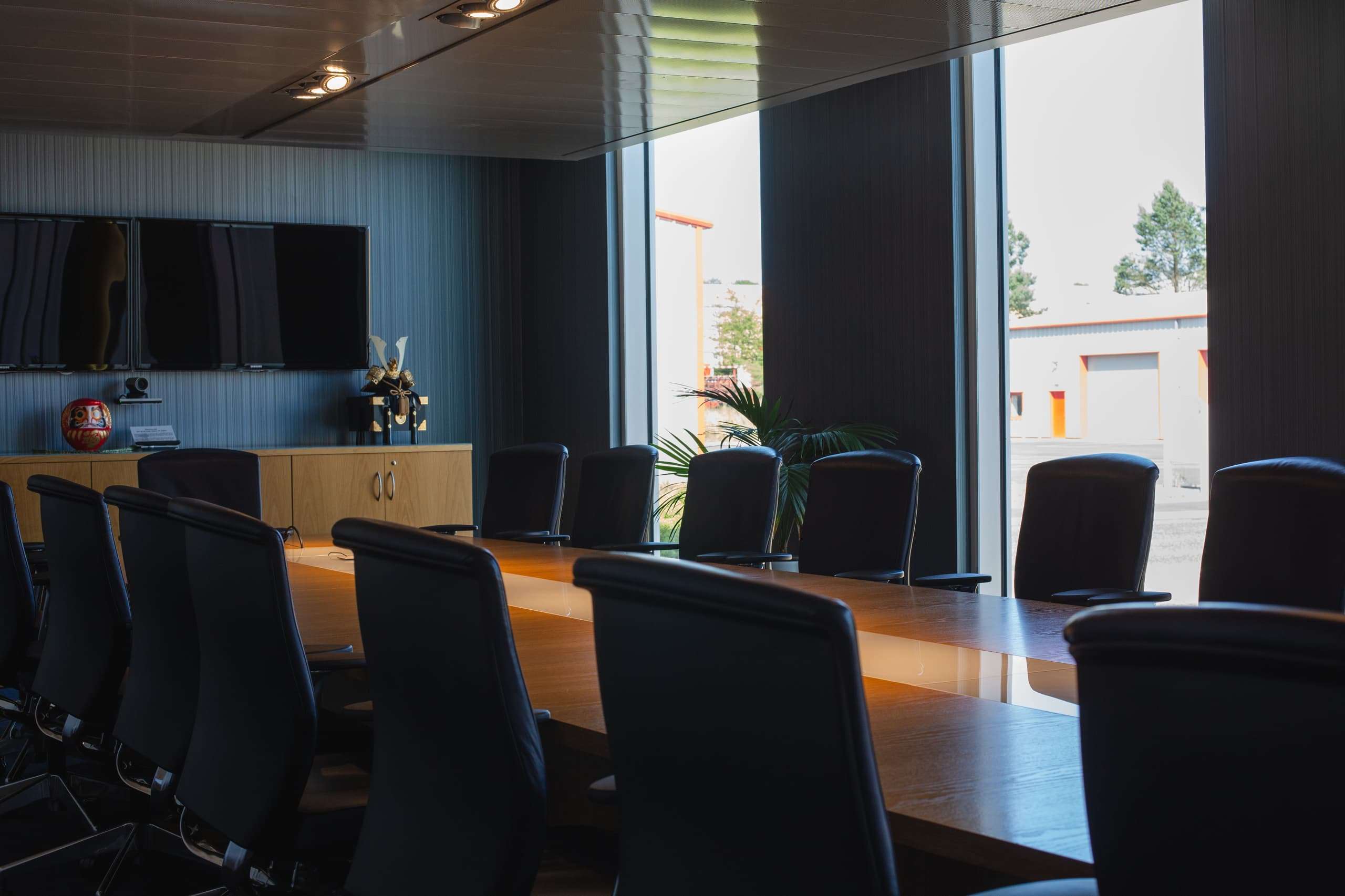 Hunting boardroom with empty chairs